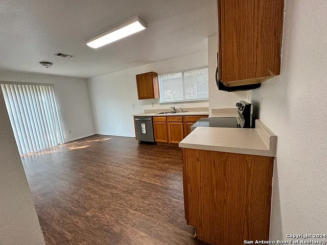 4 bed, 2.5 bath, 1644 sqft, $1,600 — Photo 3
