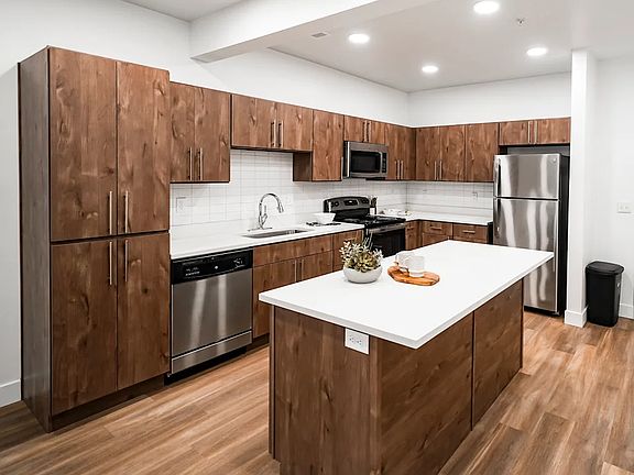 2nd image of 61 N 400 W #306