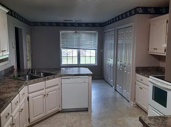 617 Chesapeake Dr, Searcy, AR 72143