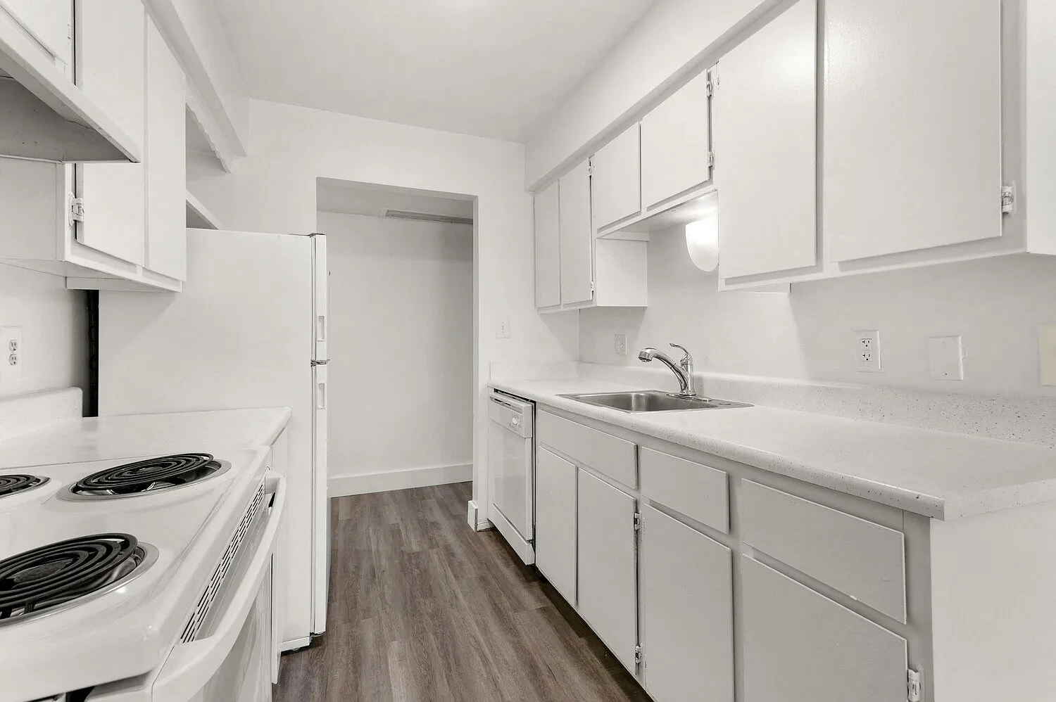 Carriage Park Apartments - Dearborn Heights, MI — Photo 4