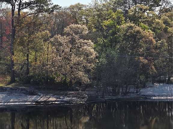 4th image of 82 High Way