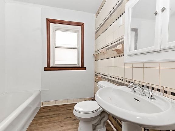 2nd image of 11255 S King Dr #2R
