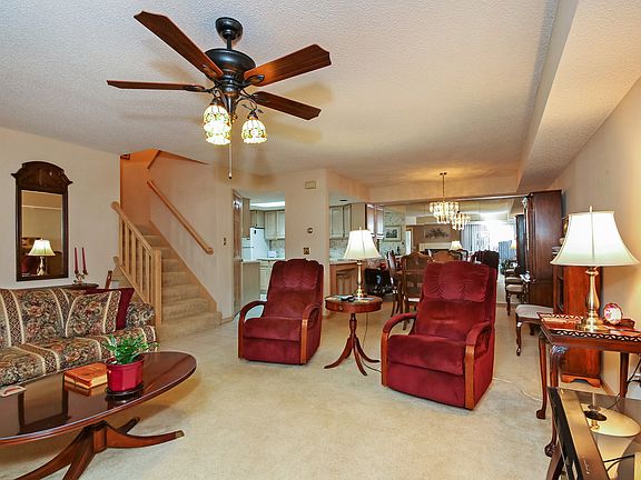 Living room w/ gas fireplace
