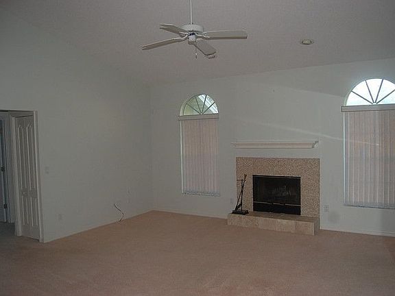 4th image of 552 Woodgrove St