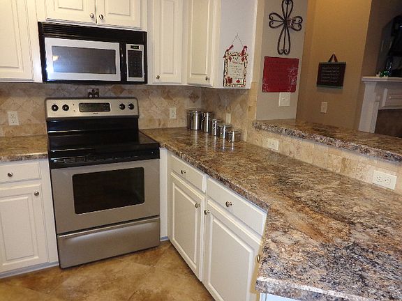 Stainless Appl & Bkfast Bar