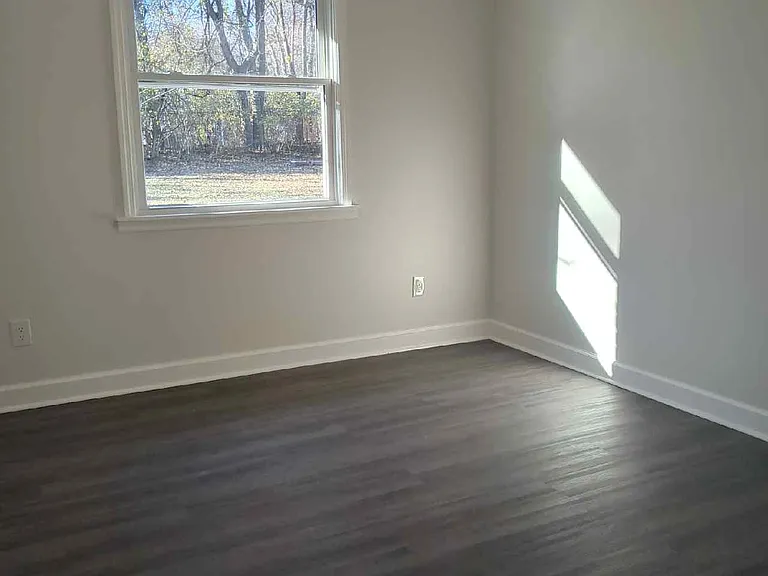 940 Colfax Dr — Photo 1
