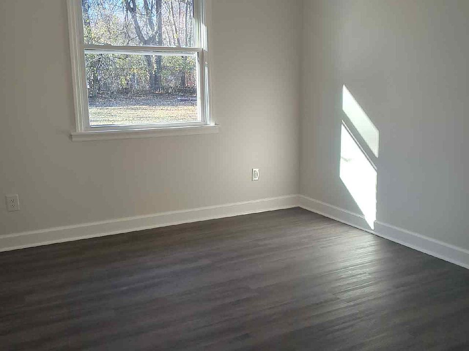 1st image of 940 Colfax Dr