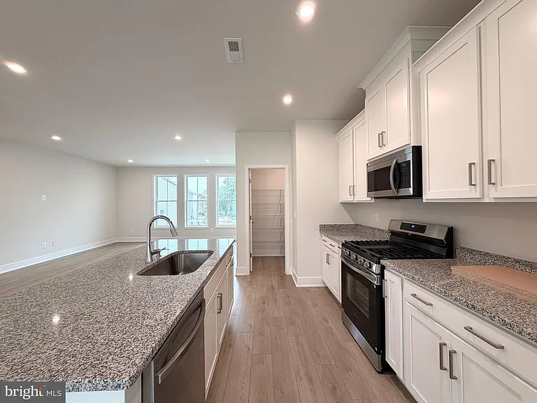 135 Heyford Dr — Photo 18
