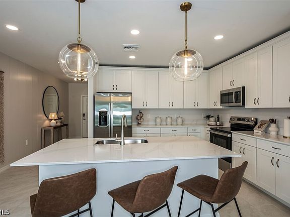 5th image of 258 Lakeside Breeze Way