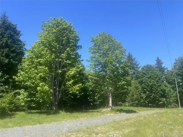 4 Creekside Dr, Quadra Island, BC V0P 1N0