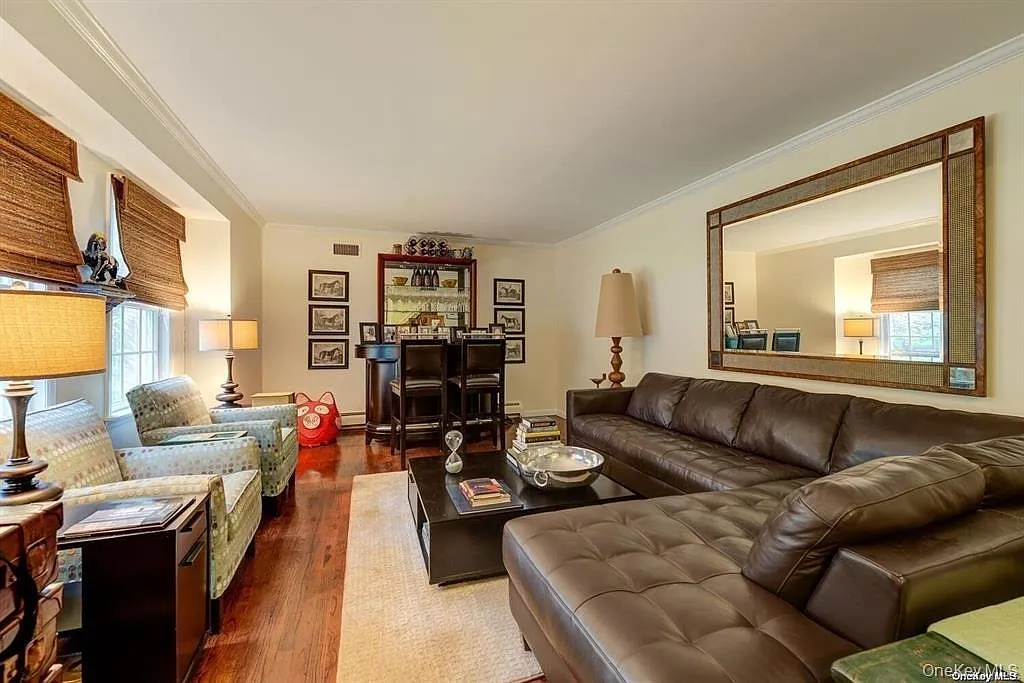 4 bed, 2.5 bath, 2300 sqft, $5,900 — Photo 3