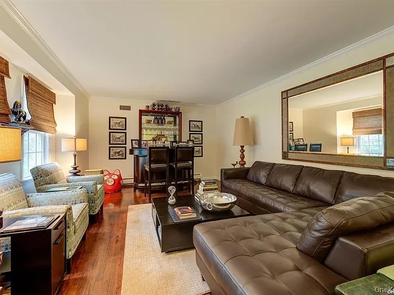 174 Lodge Ave — Photo 3