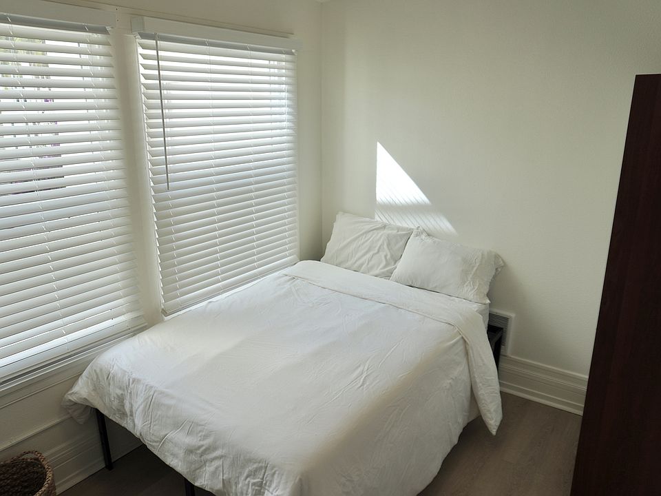 Spacious single bedroom featuring natural light