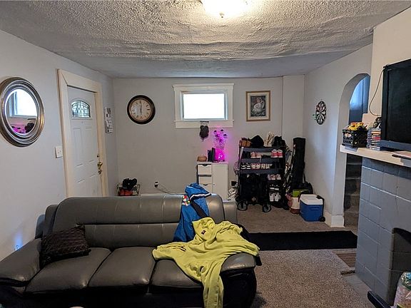 4th image of 2830 3rd St NW