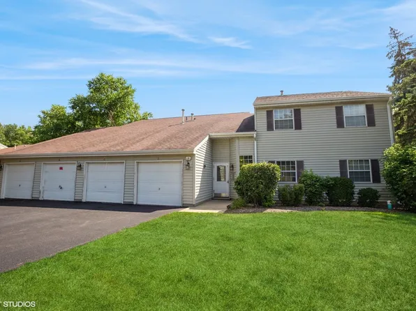 3 N Victoria Ln APT A, Streamwood, IL 60107