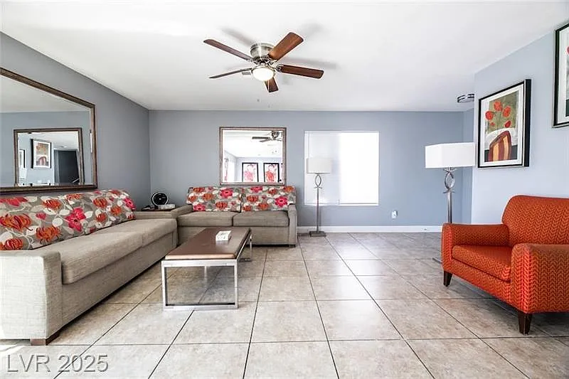 4 bed, 2.5 bath, 1972 sqft, $888 — Photo 2