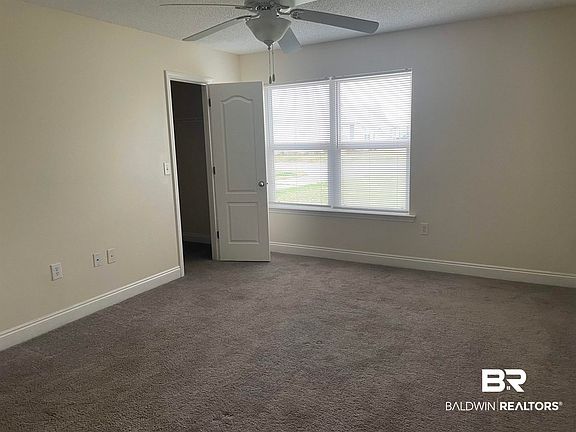 5th image of 23575 Fountain St
