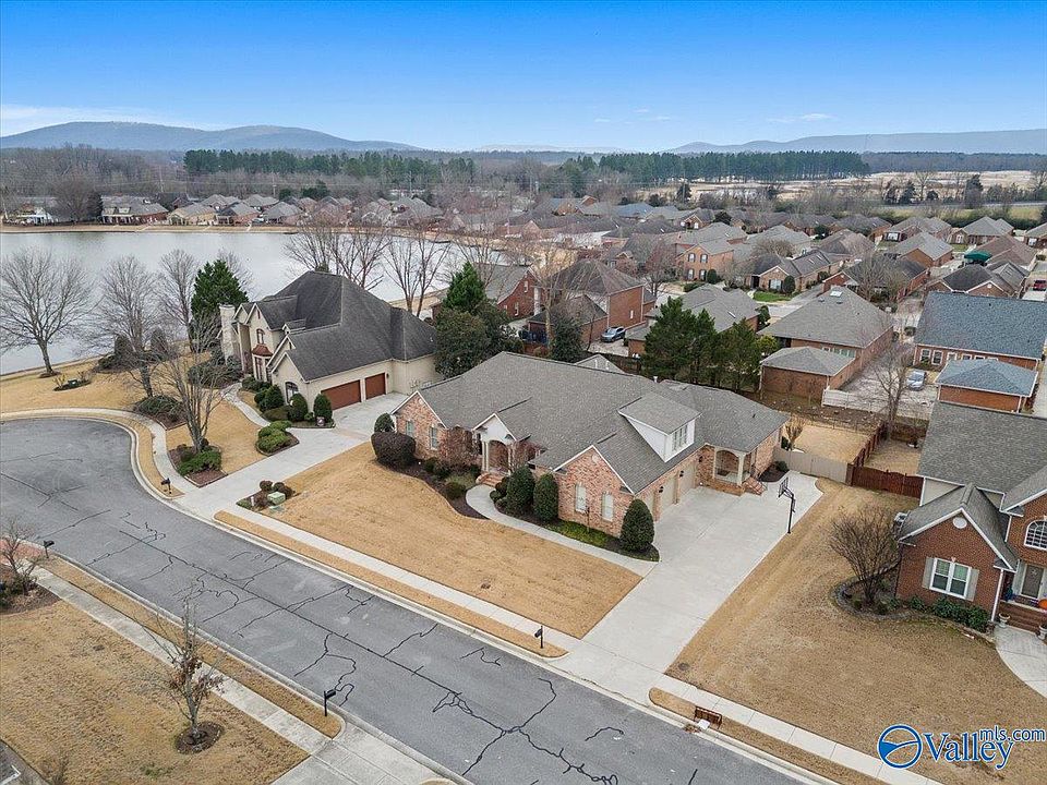 1st image of 3104 Brook Park Dr SE