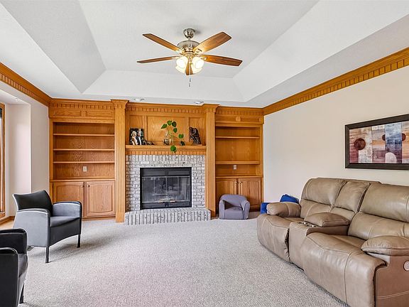 4th image of 455 Edgewood Ln