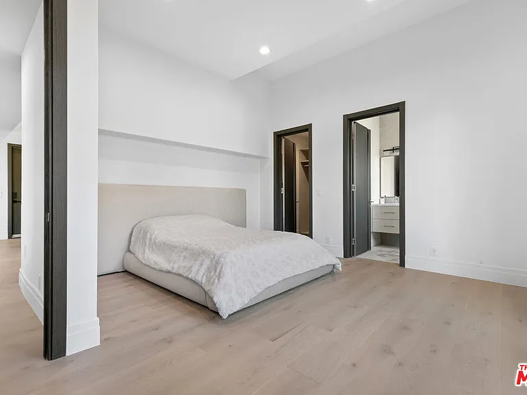 6380 Meadows Ct — Photo 36