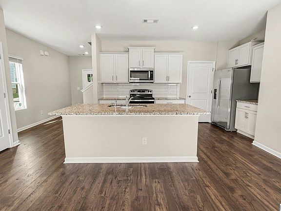 4th image of 273 Chelsea Park Rd