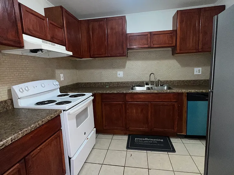 6414 Holcomb Way — Photo 4