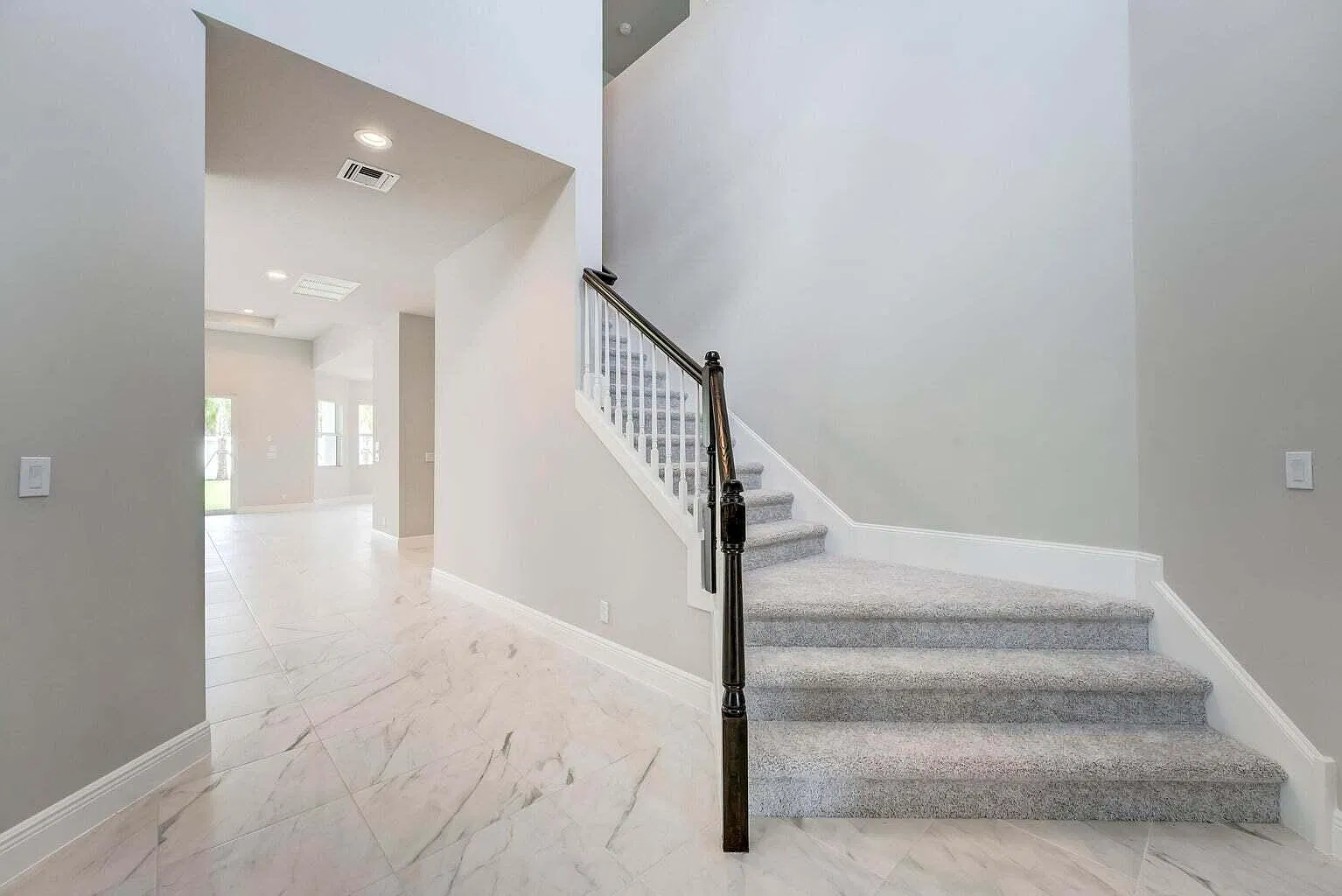 5 bed, 4.5 bath, 3953 sqft, $6,000 — Photo 3