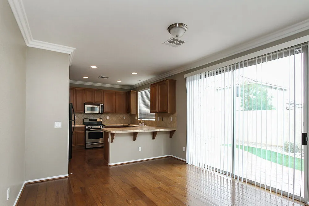 3 bed, 2.5 bath, 1859 sqft, $2,320 — Photo 4