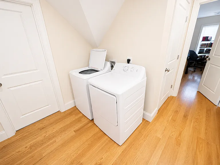 23 Higgins St #2 — Photo 8