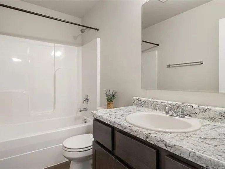 1204 E Quincy St — Photo 16