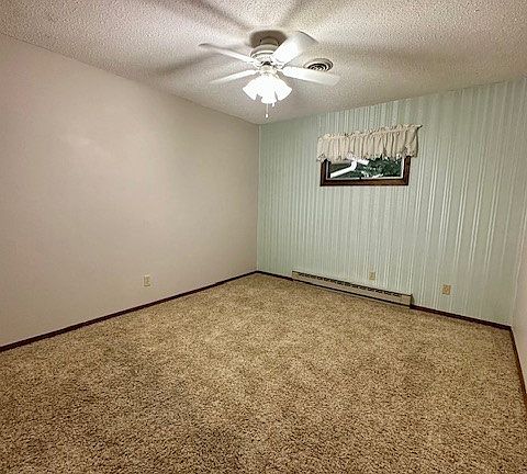 4th image of 605 8th St NE