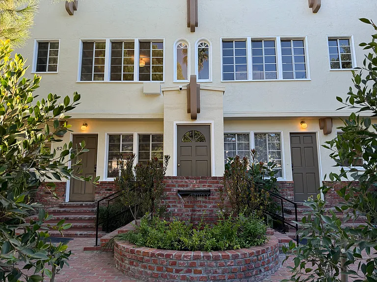 824 N Hayworth Ave #C — Photo 1