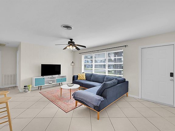 4th image of 1029 SE 14th Street
