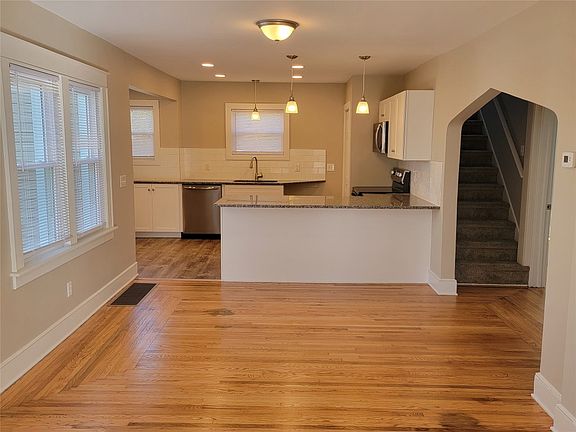 5th image of 313 Marion St
