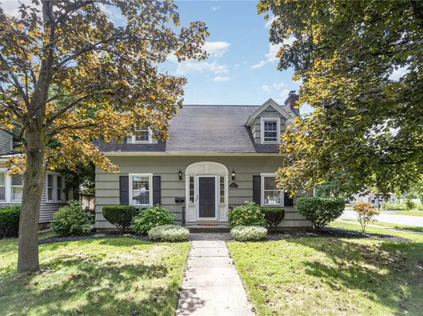 121 Burwell Rd, Rochester, NY 14617