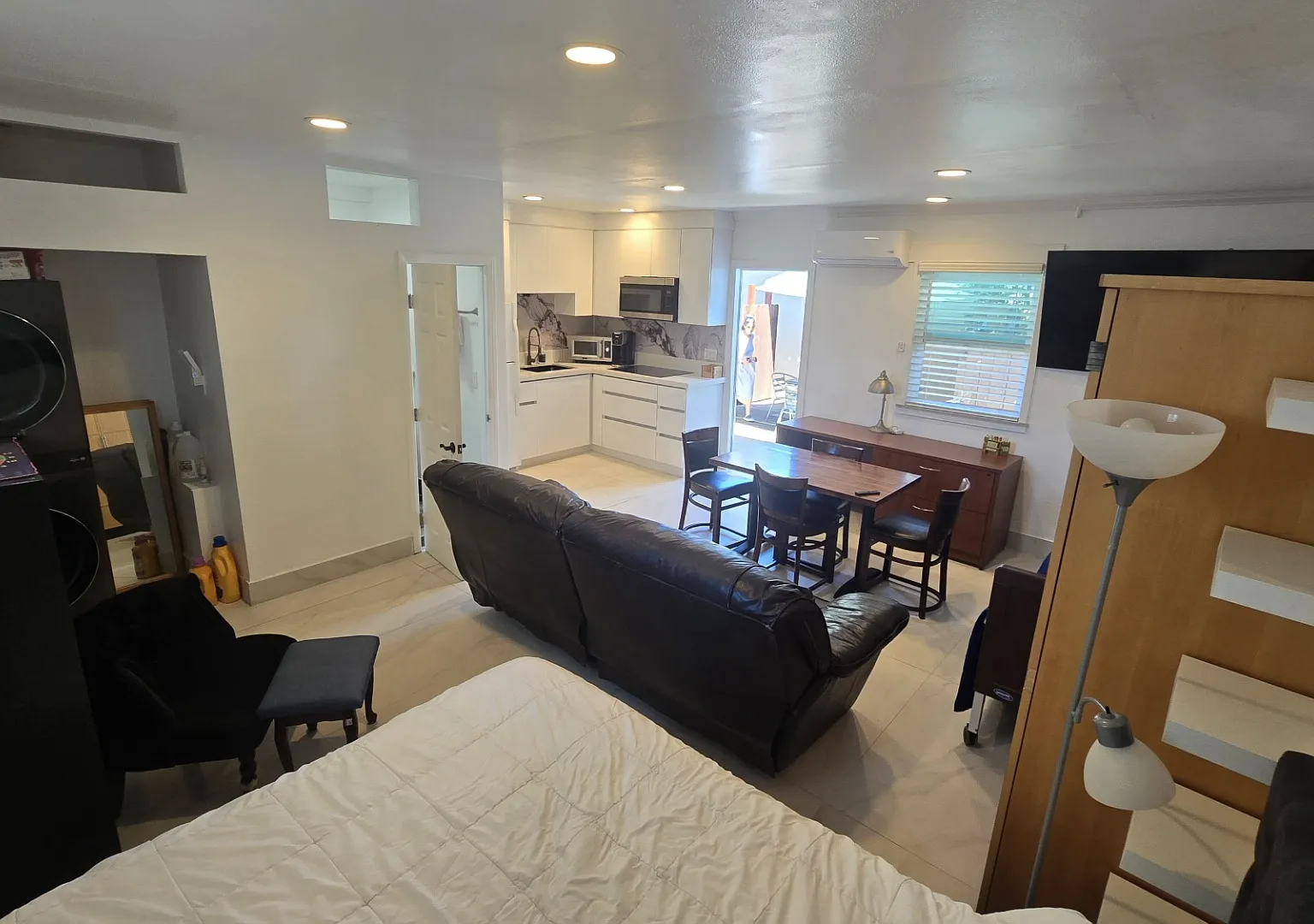 2 bed, 400 sqft, $2,200 — Photo 1