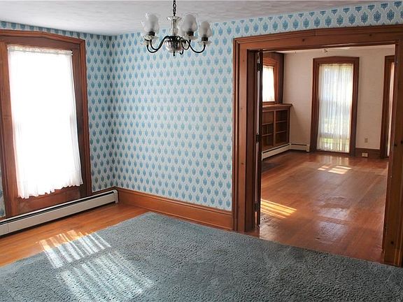 3rd image of 35 Union St