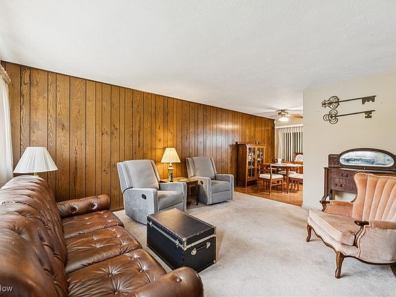 3rd image of 6366 Sandhurst Dr