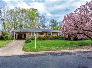 5825 Midhill St, Bethesda, MD 20817