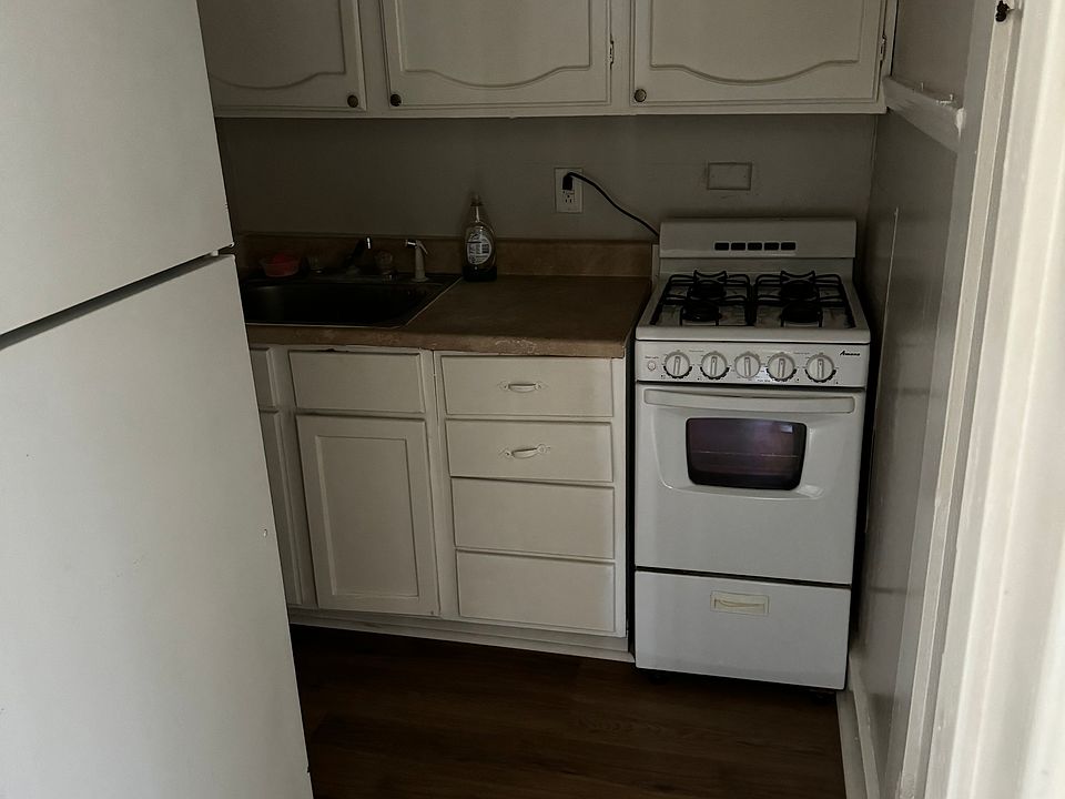 1st image of 1102 Fresno #1