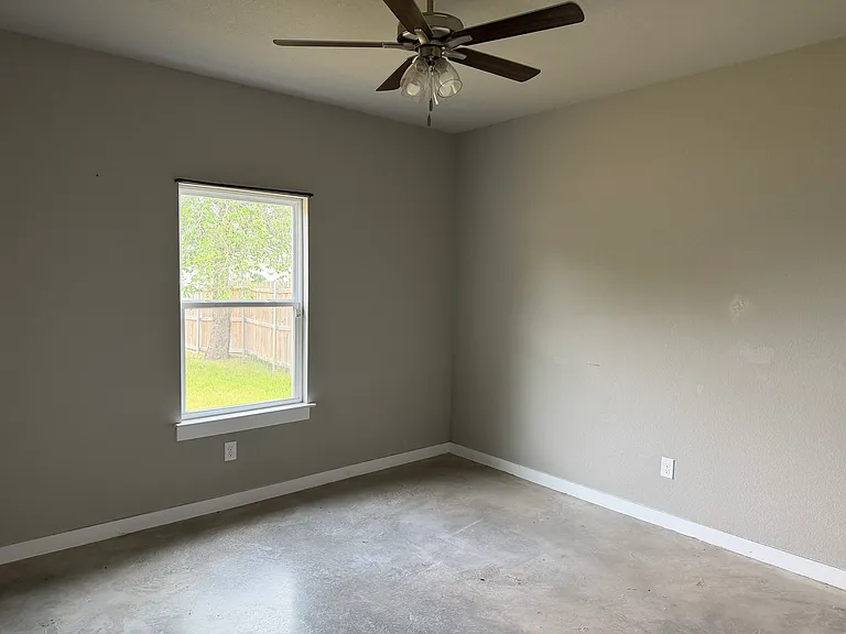 202 E Henderson St — Photo 12