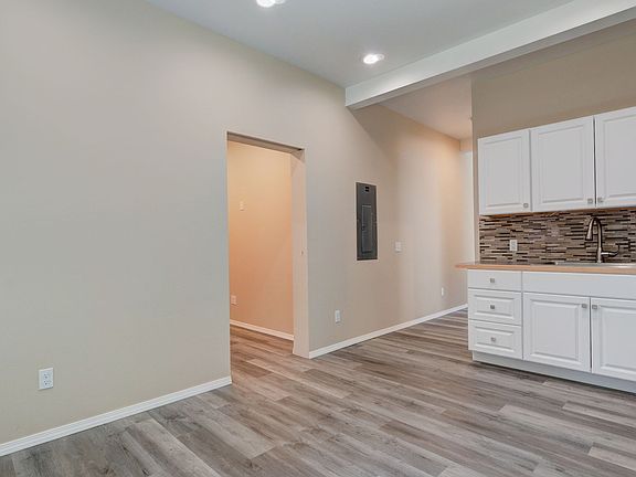 3rd image of 811 Patmore Rd