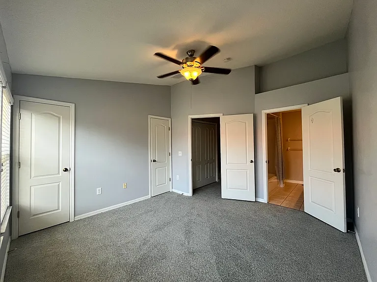 1306 Hampton Park Ln — Photo 5