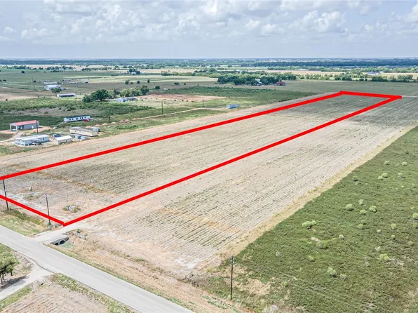 4327 Polak Rd, Wallis, TX 77485