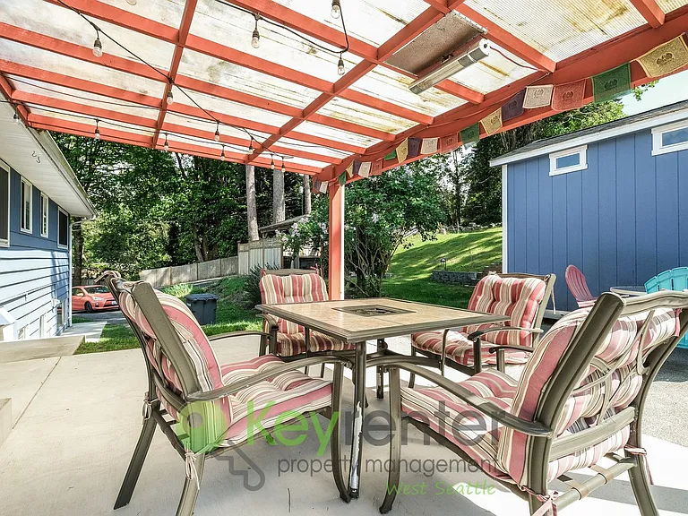 1327 S 232nd St — Photo 21