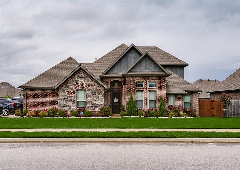 1st image of 5607 W Lakewood Dr