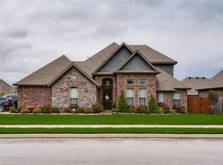 5607 W Lakewood Dr, Rogers, AR 72758