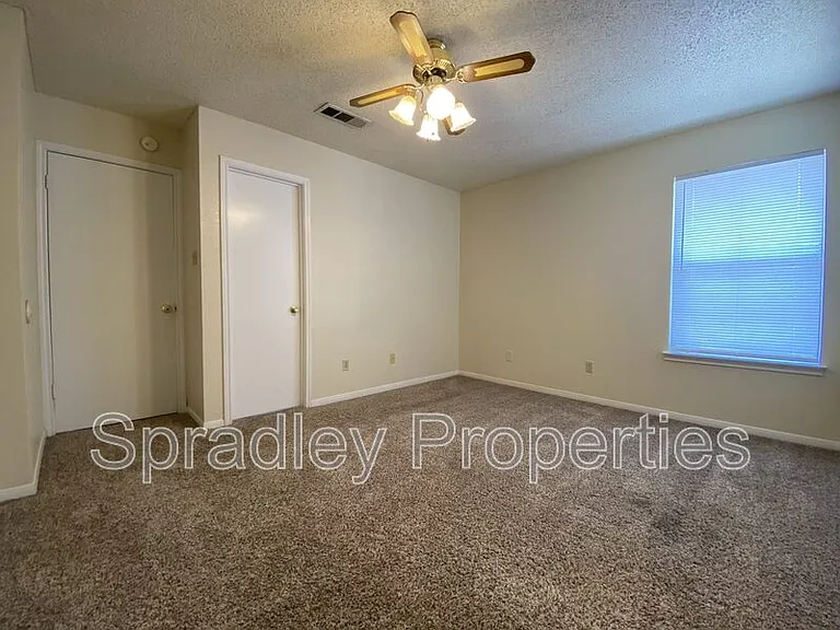 4801 Stone Ridge Dr — Photo 7