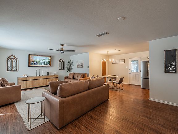 4th image of 302 W Hale Ave