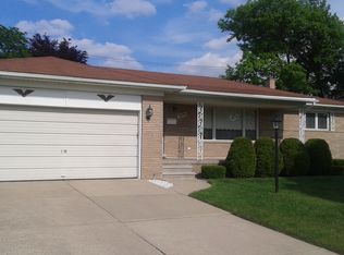 5696 Rouge Cir, Dearborn Heights, MI 48127
